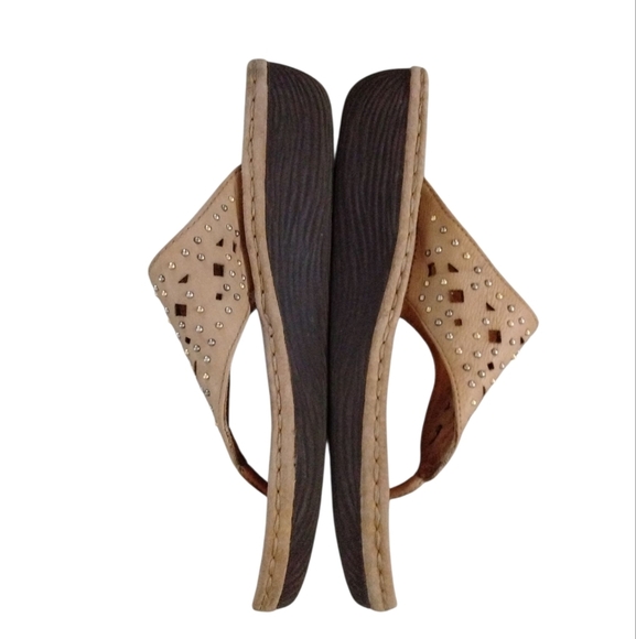 Clarks Artisian Amaya Studded Cut-out Thong Leather Sandals Size 9 - Picture 6 of 10